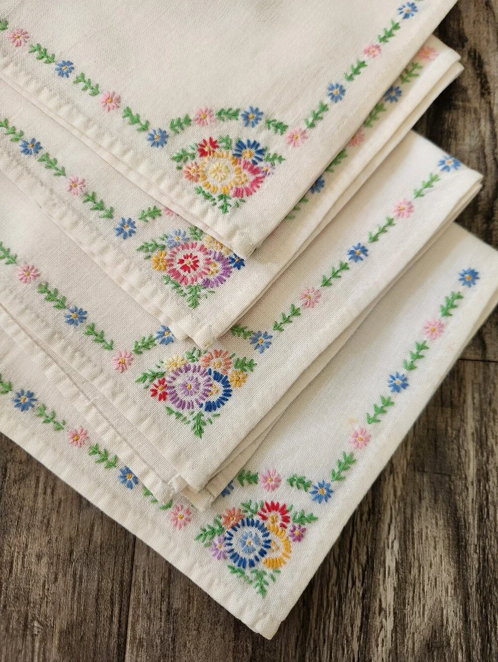 Set Of 4 Vintage Hand Embroidered Cotton Napkins Cream Multicolor Floral Trim